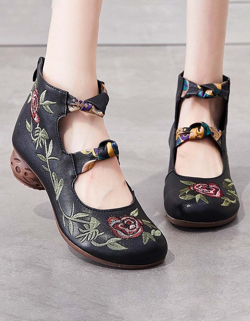 Klobige Sandalen Im Retro-stil Mit Stickereien Im Ethno-stil