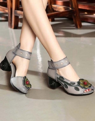 Klobige Schuhe Im Ethnischen Stil Mit Blumen