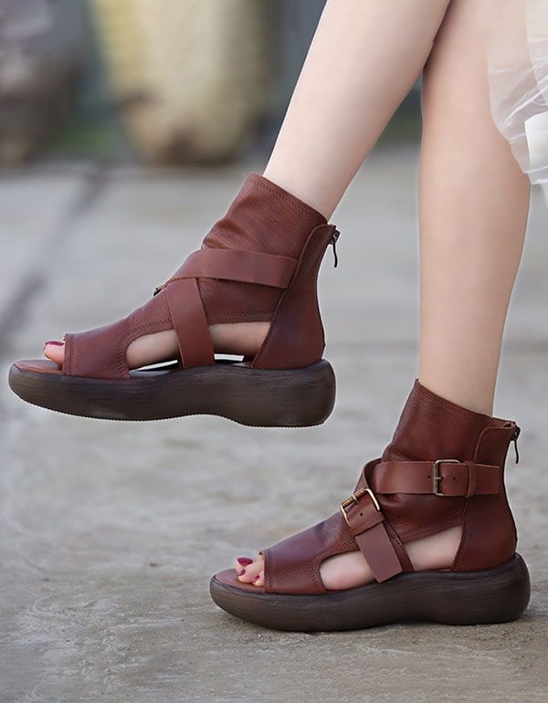 Sommerliche Knöchelhohe Retro-plateau-sandalen Mit Cut-out