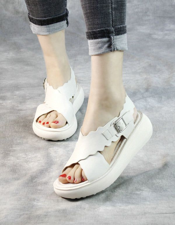 Sommerliche Retro-plateau-sandalen Mit Überkreuzten Riemen