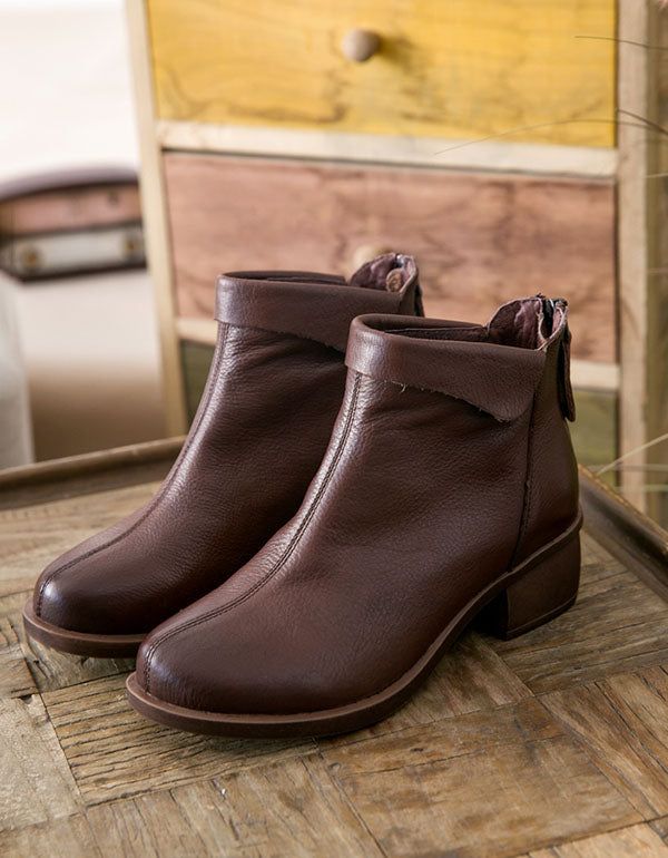 Damenstiefel Mit Klobigem Absatz Aus Leder Im Retro-stil