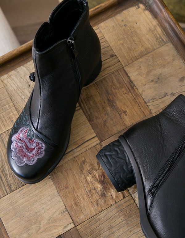 Handgemachte Retro-lederstiefel Mit Stickerei Und Klobigen Absätzen