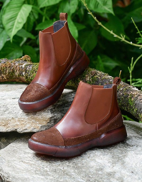 Kurze Damenstiefel Aus Handgefertigtem Retro-leder Im Herbst