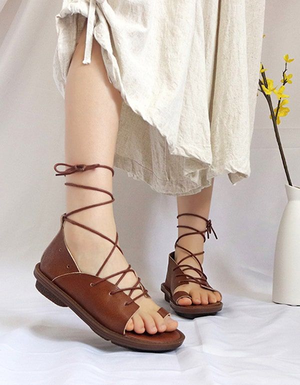 Handgemachte Römische Sommersandalen Mit Kreuzriemen