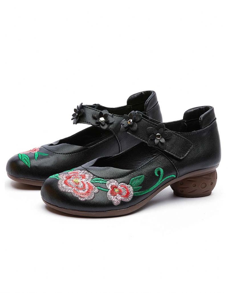 Klobige Retro-sandalen Mit Blumenstickerei Im Ethno-stil